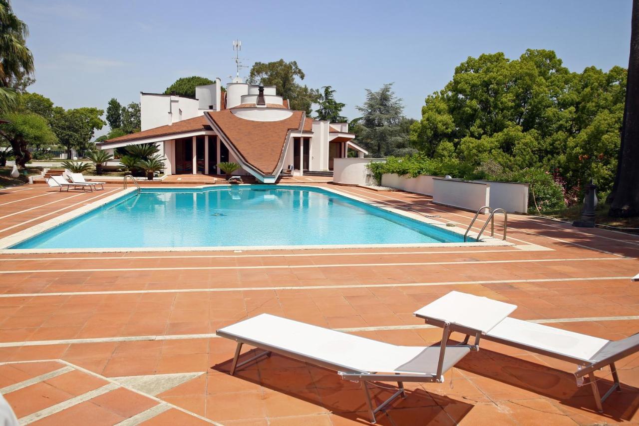 Paradise Suite Latina Exterior photo