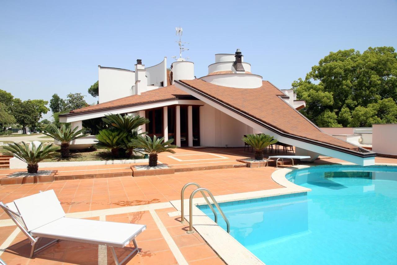 Paradise Suite Latina Exterior photo