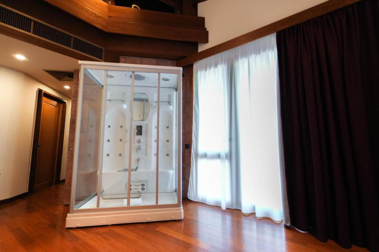 Paradise Suite Latina Exterior photo