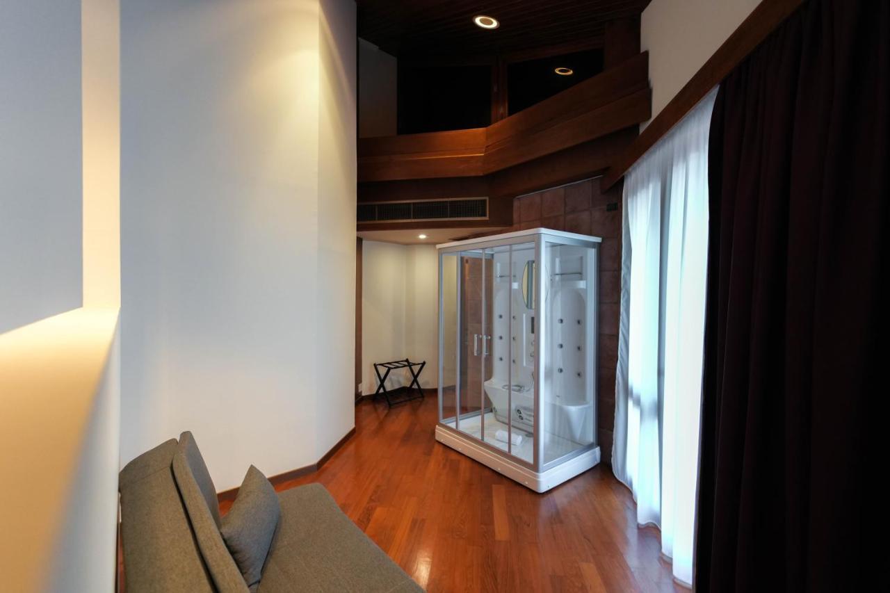 Paradise Suite Latina Exterior photo